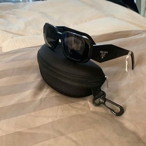 NEW PRADA PR 17WS WOMENS SUNGLASSES SHINY BLACK w/ BLACK LENSES 49-20-145 NWT